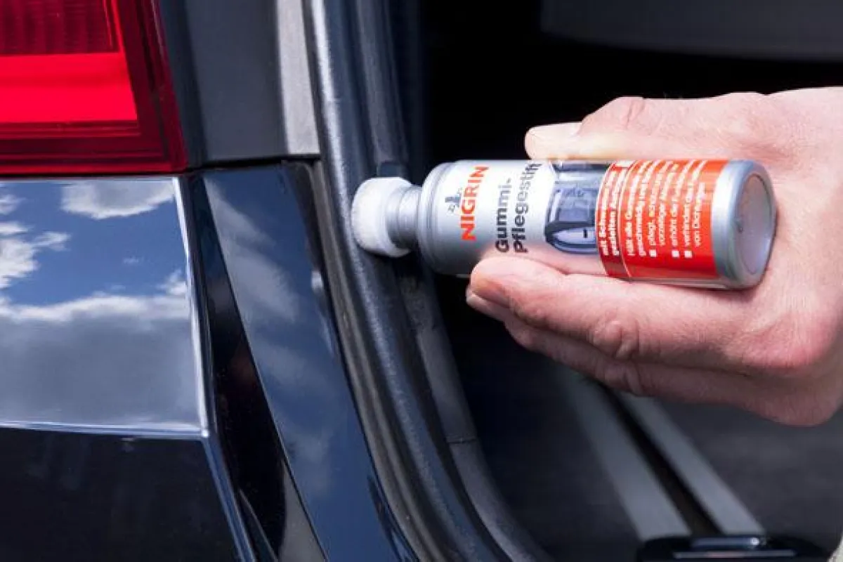 NIGRIN Anwendung Gummni-Pflegestift
