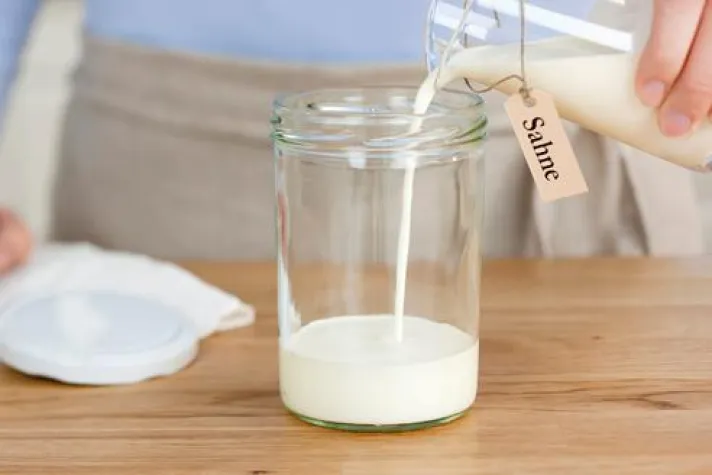 Bild: Wie lange ist angebrochene Sahne haltbar?