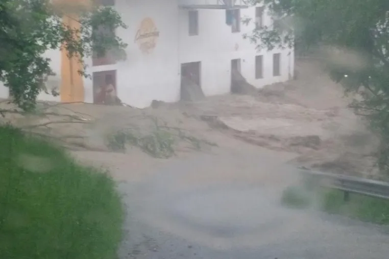 Antersdorfer Mühle und das Jahrtausendhochwasser in Simbach Bild: Antersdorfer Mühle und das Jahrtausendhochwasser in Simbach