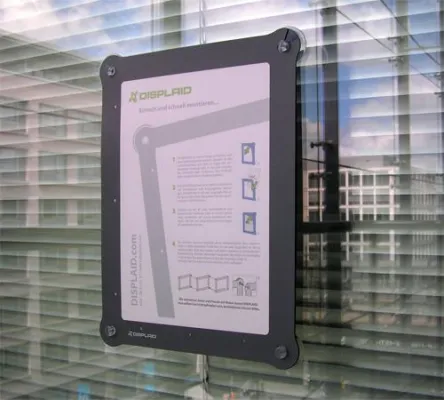 Bild: Die neuen DISPLAID Fensterdisplays: Kampfansage an Klebezettel in Schaufenstern und Eingangstüren