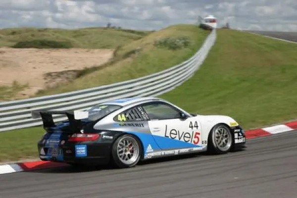 Bild: Steffi Halm - sensationelles Rennen und erste Punkte im Porsche Carrera Cup