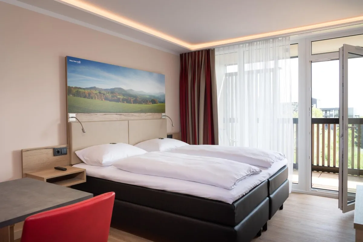 Sicheren und erholsamen Urlaub bietet das Rhön Park Hotelauch im Sommer 2020.  Foto Chr. Tech