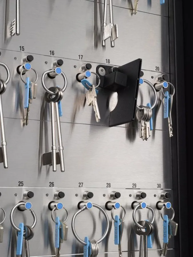 Gesicherte Verwaltung von Schlüsseln und Zugangskarten