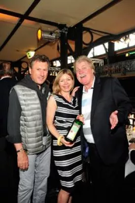 Bild: Mit Helbing und Matjes an der Elbe: 1.000 Gäste feiern den neuen Hering in Hamburgs Fischauktionshalle