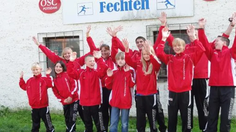 Bild: Im Team zum Erfolg | Roth-Massivhaus unterstützt Fechter-Nachwuchs