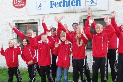 Im Team zum Erfolg | Roth-Massivhaus unterstützt Fechter-Nachwuchs Bild: Im Team zum Erfolg | Roth-Massivhaus unterstützt Fechter-Nachwuchs