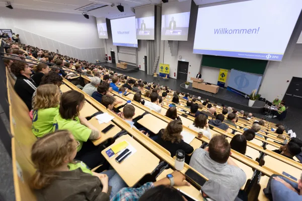 DPG-Frühjahrstagung in Erlangen: Vom Universum bis zur Verantwortung der Wissenschaft Bild: DPG-Frühjahrstagung in Erlangen: Vom Universum bis zur Verantwortung der Wissenschaft