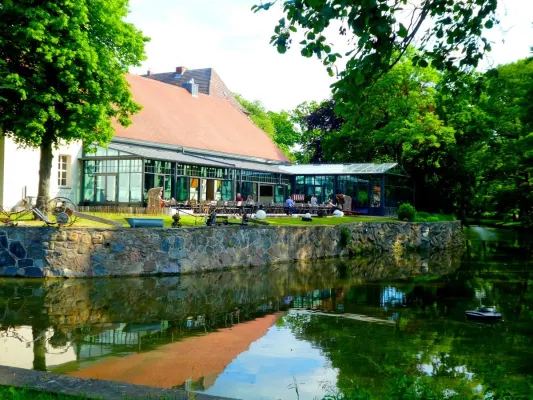 Bild: Küstenmarkt „Kiek in“ im Juni auf Wasserschloss Mellenthin
