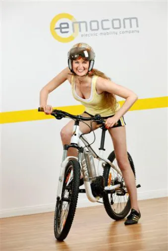 AMELIE MARS IS COMING TO TOWN: MIT EINEM TRENDIGEN E-BIKE VON AVE Bild: AMELIE MARS IS COMING TO TOWN: MIT EINEM TRENDIGEN E-BIKE VON AVE