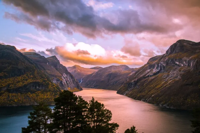 Entdecken Sie die majestätischen Fjorde Norwegens mit Bülent Karani Bild: Entdecken Sie die majestätischen Fjorde Norwegens mit Bülent Karani