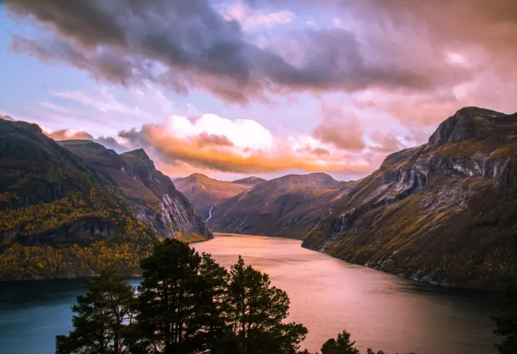Entdecken Sie die majestätischen Fjorde Norwegens mit Bülent Karani Bild: Entdecken Sie die majestätischen Fjorde Norwegens mit Bülent Karani
