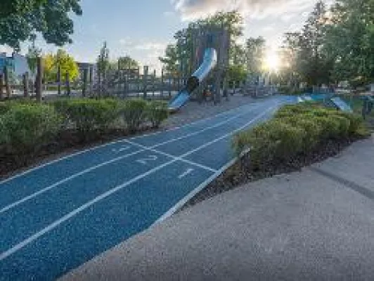 Bild: Dieser Fallschutzboden wird allen Generationen gerecht