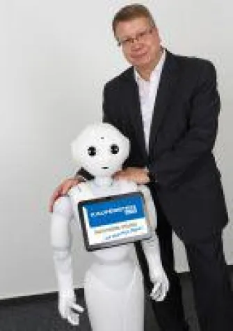 Bild: Humanoider Roboter "Pepper" klärt über Digitalisierung auf