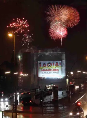 Bild: „LaOla!“ – für Begeisterung und Vorfreude im WM-Jahr 2006