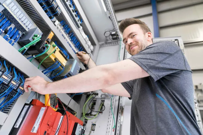 Bild: Trotz Coronavirus unverändert: BBG fertigt, wartet, repariert Werkzeuge / Formenträger und liefert Ersatzteile