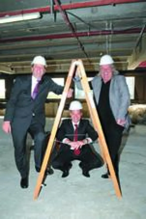 General Manager Hansjörg Hefel, Direketor Marketing & Sales, Felix Hiller und der Münchner Architekt Harald Asbeck (v.l.n.r.)