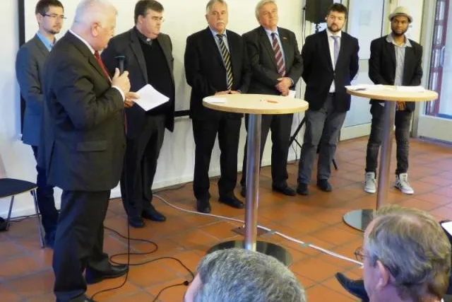 Bild: Neue Wohnplätze für Auszubildende - Generalvikar Heinrich segnet neues Kolping-Jugendwohnheim in Augsburg