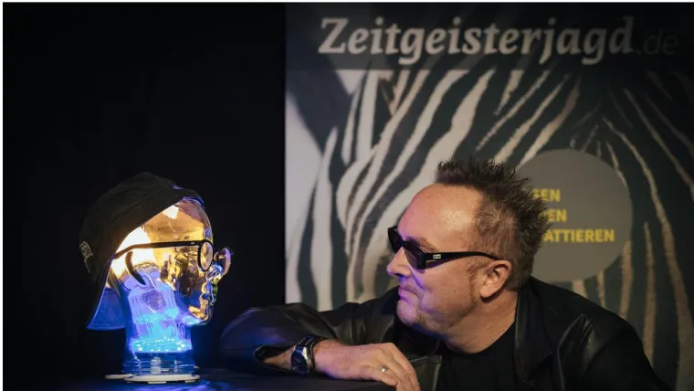 Karla-Ingeborg auf Zeitgeisterjagd – Künstliche Intelligenz trifft auf Querdenker Bild: Karla-Ingeborg auf Zeitgeisterjagd – Künstliche Intelligenz trifft auf Querdenker