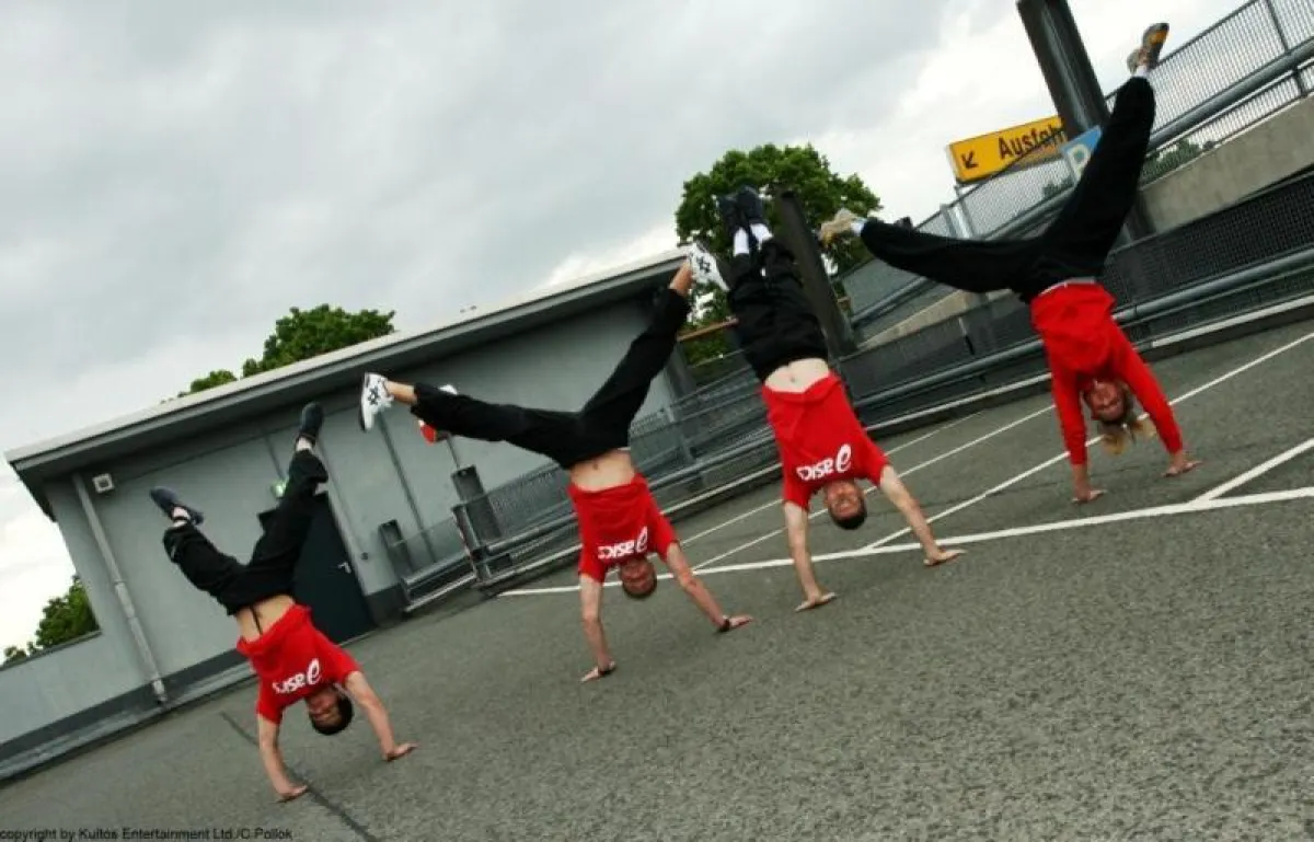 Mitglieder des Parcouring Team Germany zeigen ihr Können