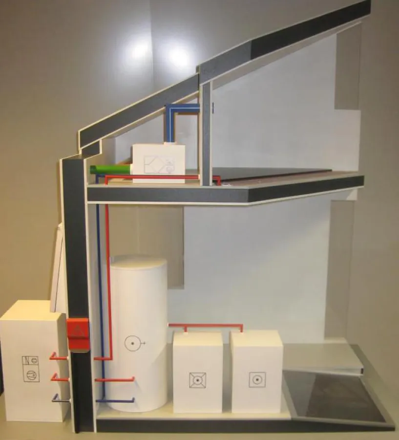 Ein Modell eines Plusenergiehauses ist am IBP-Stand zu sehen (Halle 13, Stand C10). ©Fraunhofer IBP