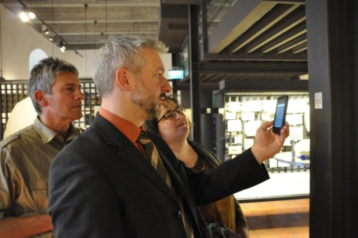 Sascha Matterstock (vorn), Museumsleiterin Dr. Martina Kölbl-Ebert, Museumspädagoge Hans-Dieter Haas