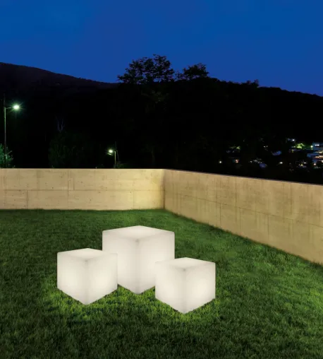 CUMULUS CUBE: Leuchtwürfel für den Outdoorbereich Bild: CUMULUS CUBE: Leuchtwürfel für den Outdoorbereich
