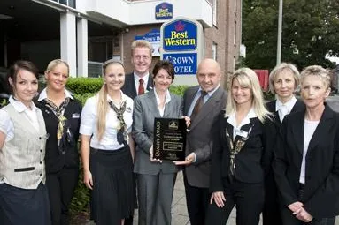 Bild: „Quality Award 2010“ geht nach Mönchengladbach: Ritterschlag für das Best Western Crown Hotel