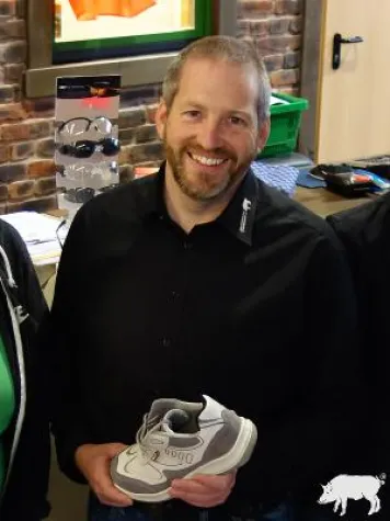 Bild: Bei Sicherheitsschuhen auch an Rücken und Gelenke denken