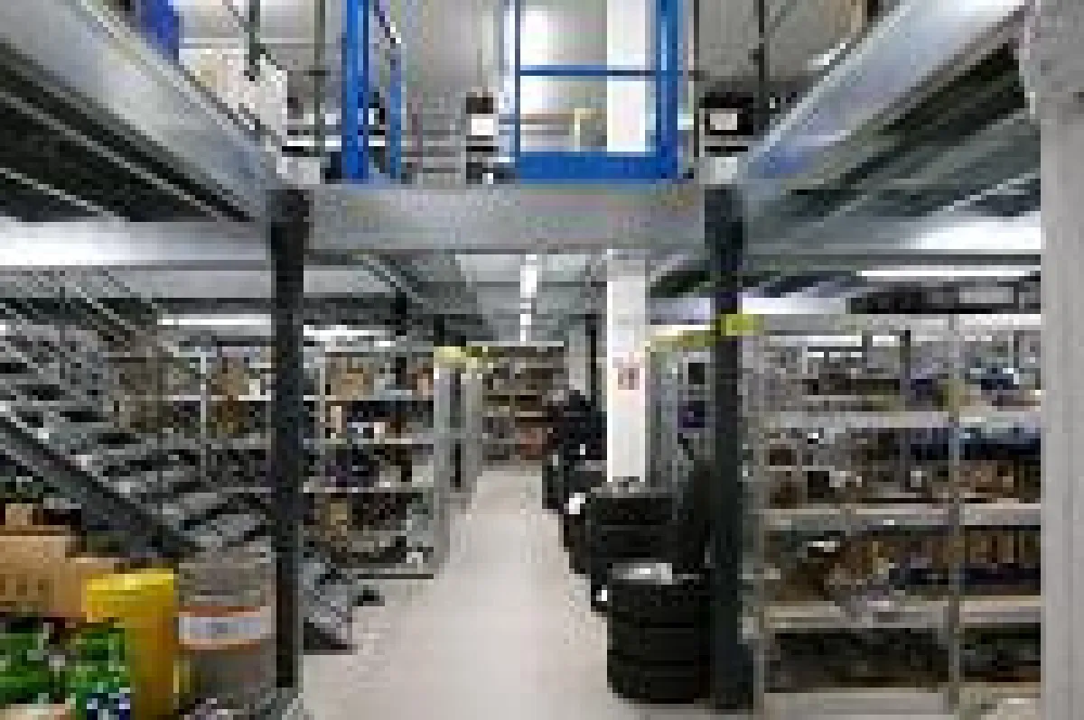 Teilelager mit unterschiedlich großen Regalfeldern ermöglichen schnelles und einfaches Kommissionier