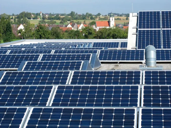 Bild: Photovoltaikanlagen, Elektrofahrzeug und Smart Metering-Lösungen – Energiepolitik der Theben AG