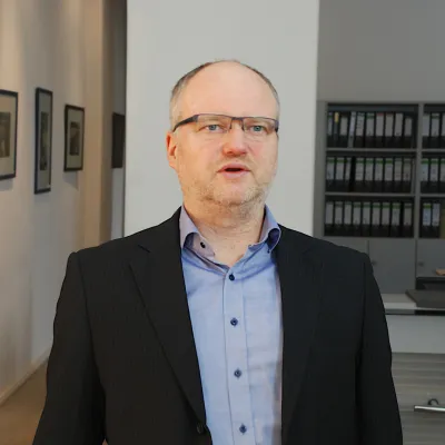 Bild: Ist eine KI eine Lernerfolgskontrolle? Neue Rechtsfrage bei Online-Kursen