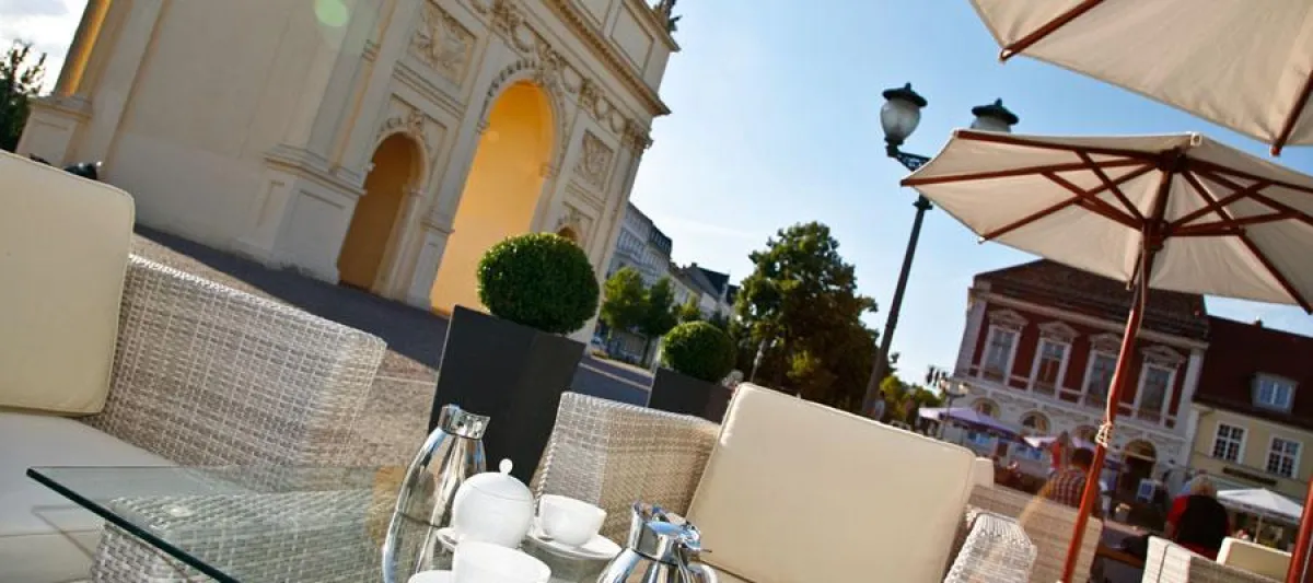 Blick vom Hotel auf das Brandenburger Tor in Potsdam