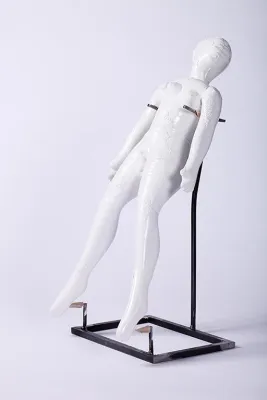 Bild: Iris Musolf bei Galerie Gilla Lörcher: Die Blaue Klinge. Noch bis 21. März 2014