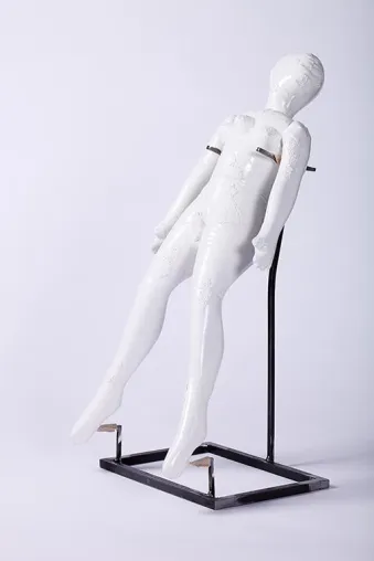 Bild: Iris Musolf bei Galerie Gilla Lörcher: Die Blaue Klinge. Noch bis 21. März 2014