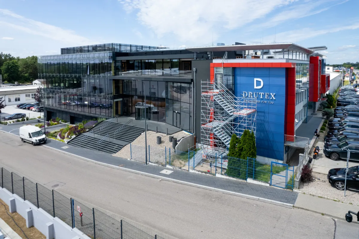 Die neue Zentrale von DRUTEX bietet Platz für über 300 moderne Arbeitsplätze. (© Copyright© DRUTEX S.A.)