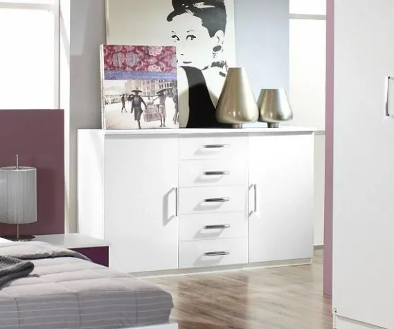 Schlichte Eleganz in Weiß Bild: Schlichte Eleganz in Weiß