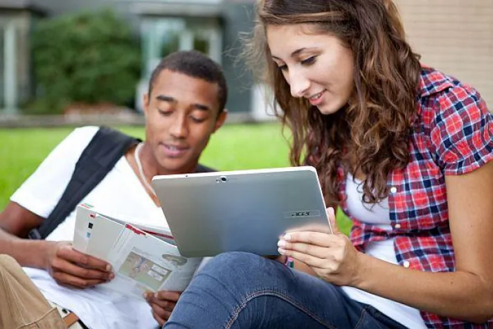 Bild: Tablet-PC und Verlängerung der Bewerbungsfrist