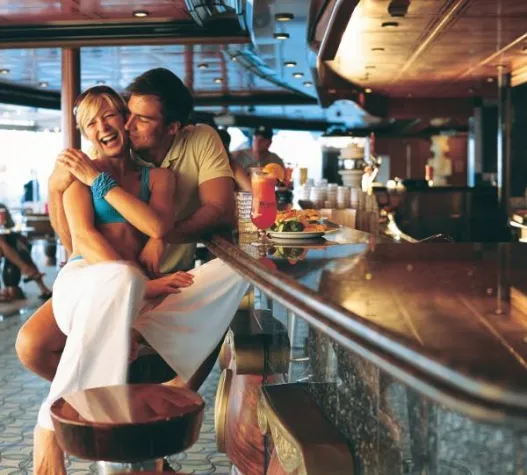 Bild: Schluss mit der Einsamkeit im Urlaub – Carnival Cruise Lines kooperiert mit ElitePartner