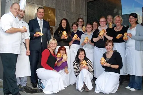 Bild: PÄNZ BACKEN FÜR PÄNZ IM MONDIAL AM DOM COLOGNE