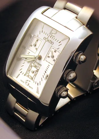 Neuer Oratio-Chronograph mit Schweizer Werk Bild: Neuer Oratio-Chronograph mit Schweizer Werk