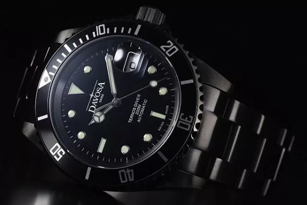 DAVOSA Uhren: Schwarzer Taucher, Zeitreise ins Art Déco und im Zeichen der „8“ Bild: DAVOSA Uhren: Schwarzer Taucher, Zeitreise ins Art Déco und im Zeichen der „8“