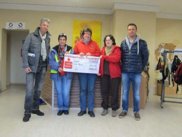 Bild: Heiko Wasser und DOG-ID spenden 400 € für Arche 90 e.V.