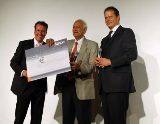 Bild: IT-Unternehmen PMCS veranstaltet Tombola zugunsten der Kinderhilfe