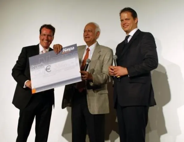 Bild: IT-Unternehmen PMCS veranstaltet Tombola zugunsten der Kinderhilfe