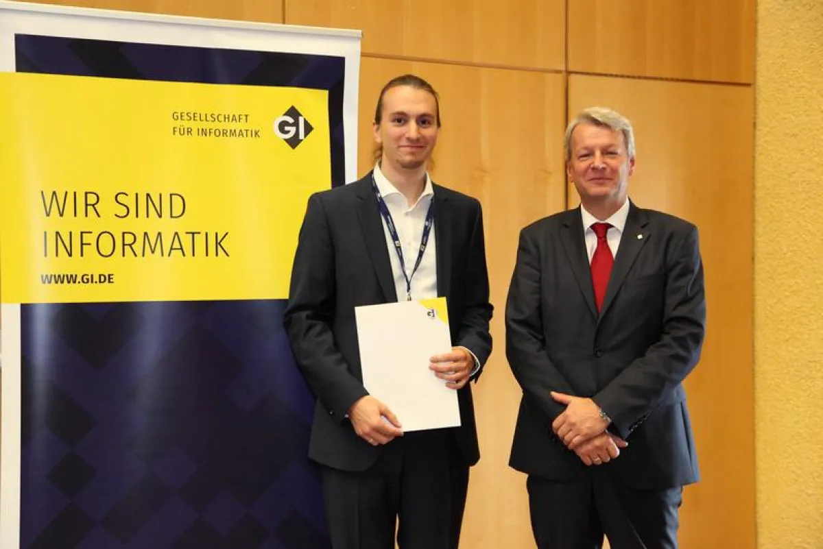 Dissertationspreisträger Sebastian Wild und GI-Präsident Prof. Dr. Peter Liggesmeyer (Gesellschaft für Informatik e.V. / Annett Wiegelt)