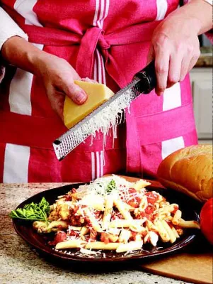 Bild: Die Wandlung einer amerikanischen Holzraspel zum Kult-Küchengerät