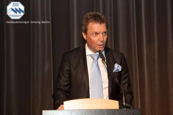 Weiteres Rekordjahr in Sicht: Berliner Gebäudereiniger bleiben auch 2013 auf Wachstumskurs Bild: Weiteres Rekordjahr in Sicht: Berliner Gebäudereiniger bleiben auch 2013 auf Wachstumskurs