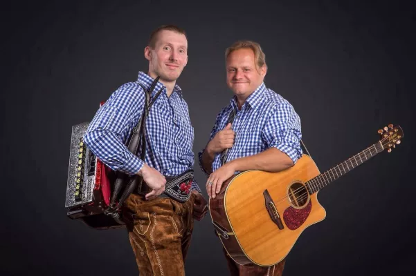 Das Duo Aaflug aus dem Erzgebirge feiert 20-Jähriges Bestehen mit einem Gratis-Konzert Bild: Das Duo Aaflug aus dem Erzgebirge feiert 20-Jähriges Bestehen mit einem Gratis-Konzert