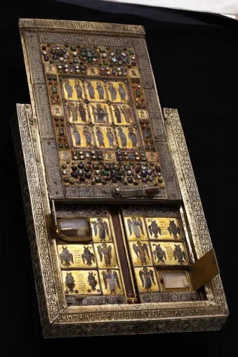 Dommuseum Frankfurt am Main: Im Zeichen des Kreuzes - Die Limburger Staurothek Bild: Dommuseum Frankfurt am Main: Im Zeichen des Kreuzes - Die Limburger Staurothek