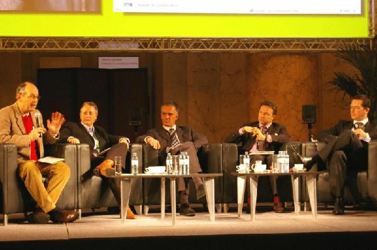 (v.l.n.r.) Dr. Peter A. Bruck, Multimedia Staatspreisbeauftragter des BMWFJ, Dorette Dülsner, Microsoft, Dr. Christian Baumann, Austriapro, Mag. Nikolaus Kimla, Geschäftsführer uptime Systemlösungen,